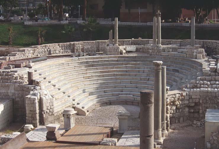 أرض المسرح الروماني الأثري بكوم الدكة