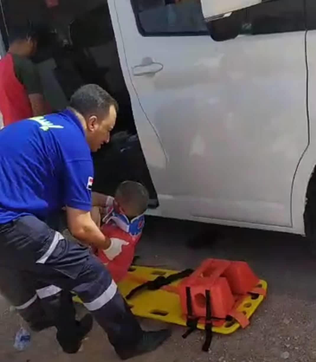 نقل المصابين والجثث للمستشفى في سيارات الاسعاف 