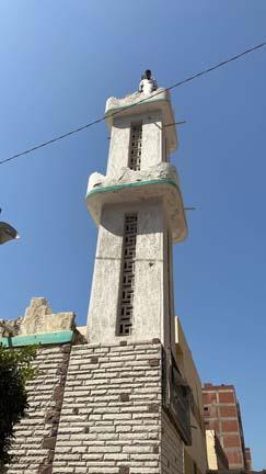 شاب يتسلق مئذنة مسجد بالإسكندرية ليخطب في الناس  (2)