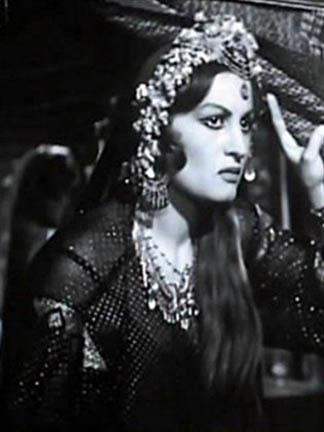 الفنانة سلوى محمود