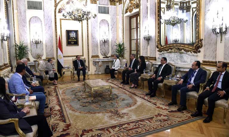 رئيس الوزراء مع الأميرة عالية بنت الحسين