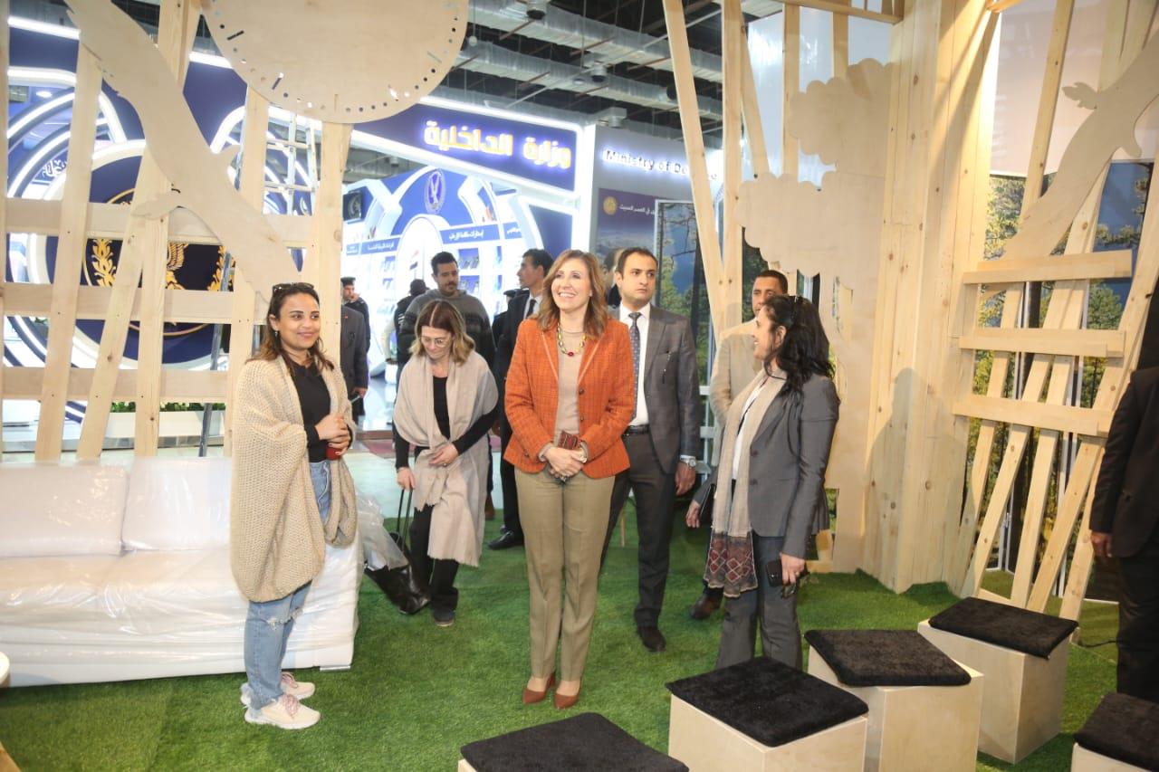 وزيرة الثقافة تتفقد التجهيزات النهائية لمعرض القاهرة الدولي للكتاب (3)