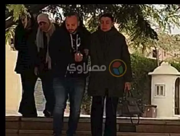 انهيار نشوى مصطفى في جنازة زوجها (1)