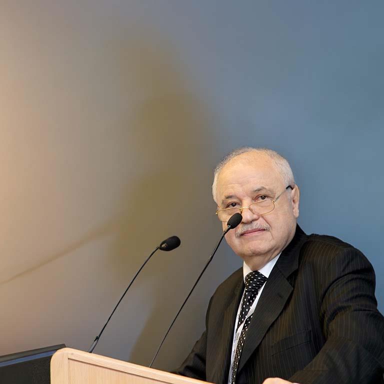 رجل الأعمال طلال أبوغزالة (2)