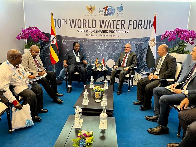 وزير الري يلتقي وزير المياه والبيئة الأوغندى للتباحث حول سُبل تعزيز التعاون فى مجال المياه (2)