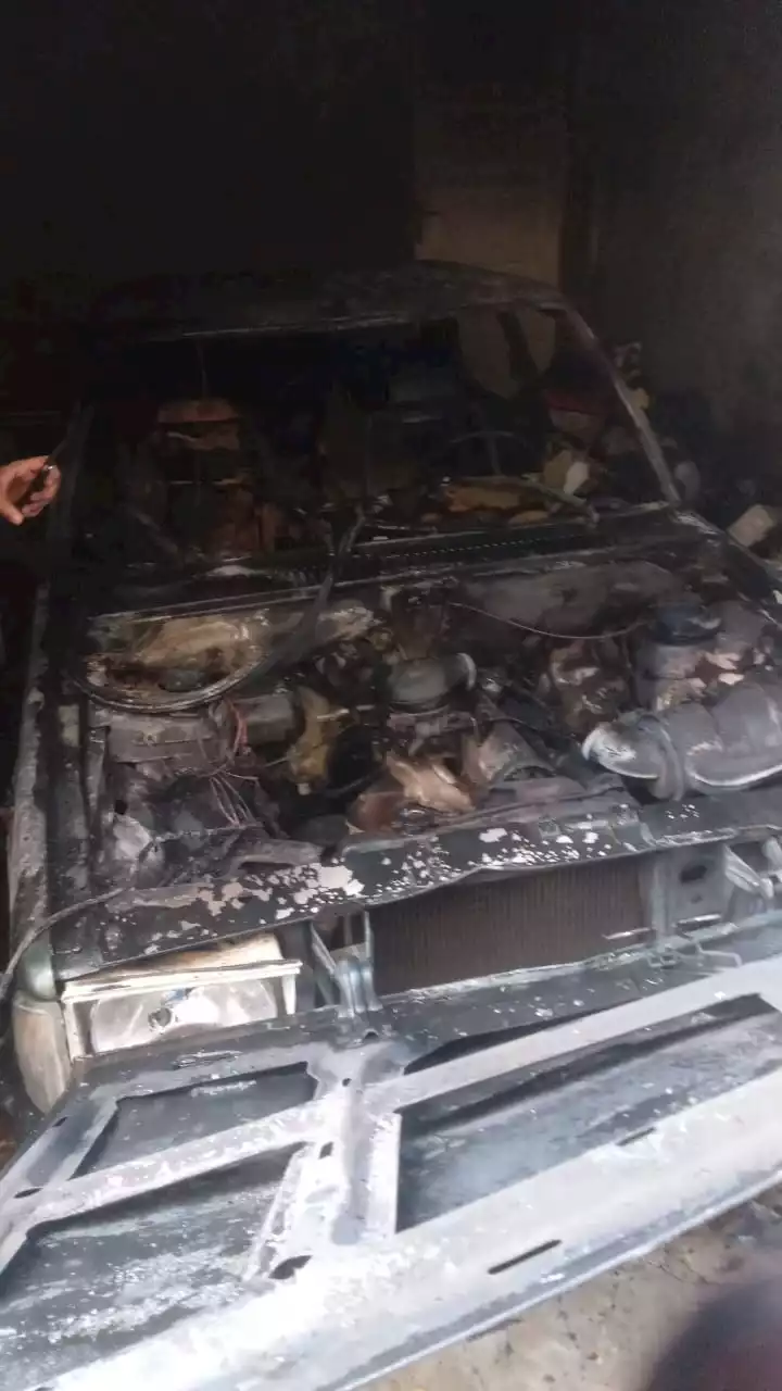 احتراق سيارة ملاكي أثناء توقفها بأحد الشوارع في الغربية