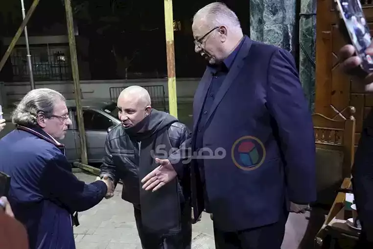 خالد يوسف وإيهاب فهمي يقدمان واجب العزاء في والد ألفت عمر_5