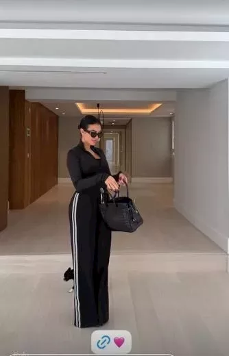 بإطلالة رياضية.. جورجينا تثير الجدل في أحدث ظهور مع كلابها_4