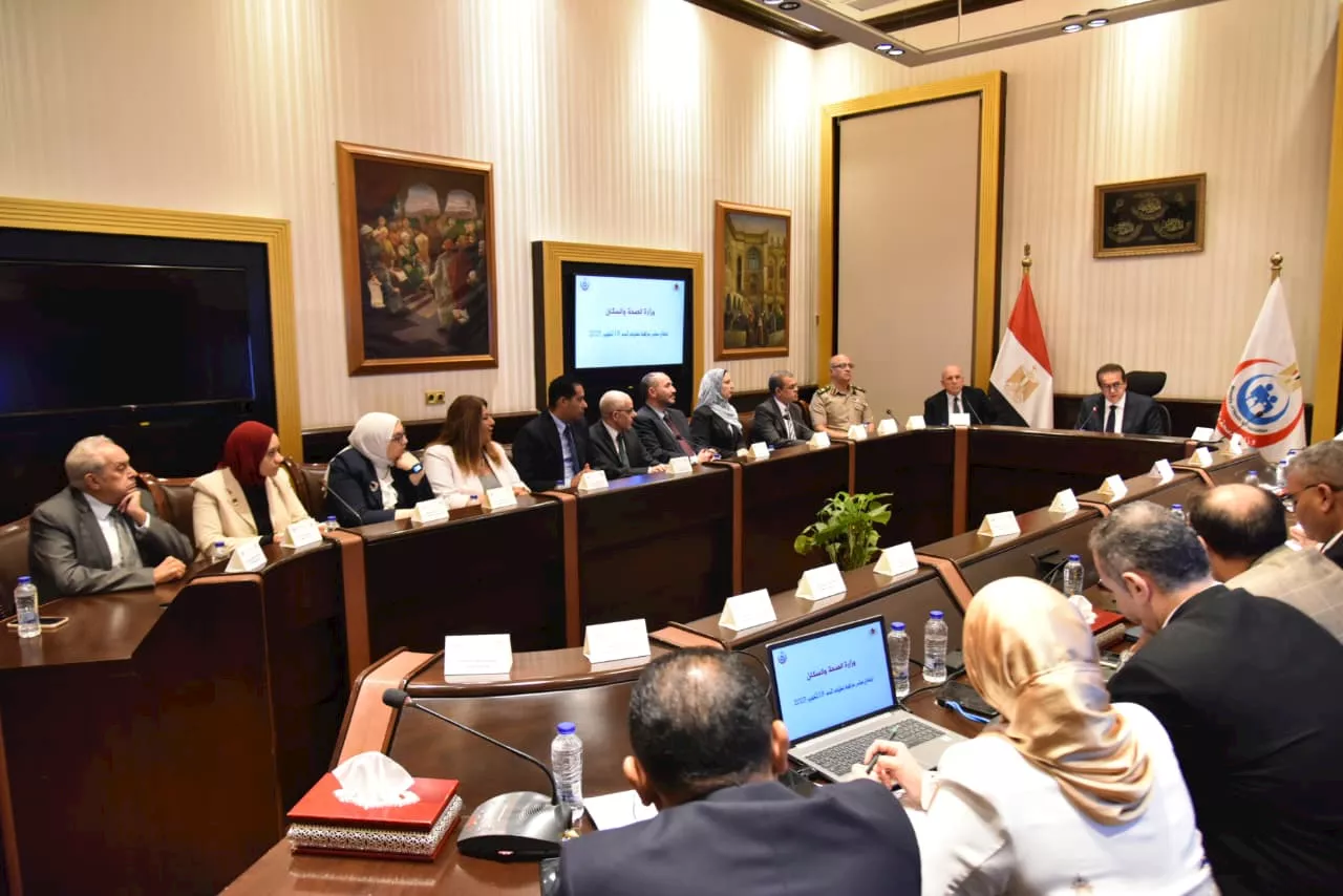 وزير الصحة يترأس اجتماعًا لتوحيد أسعار أكياس الدم وضبط حملات التبرع (2)