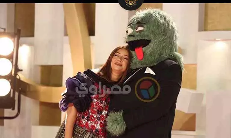 دمية مع انتصار بالجونة