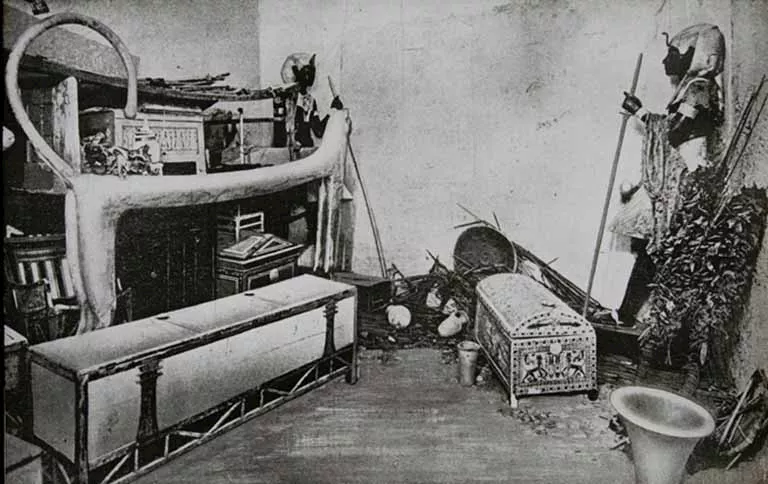 صورة أرشيفية - الأثاث الجنائزى2