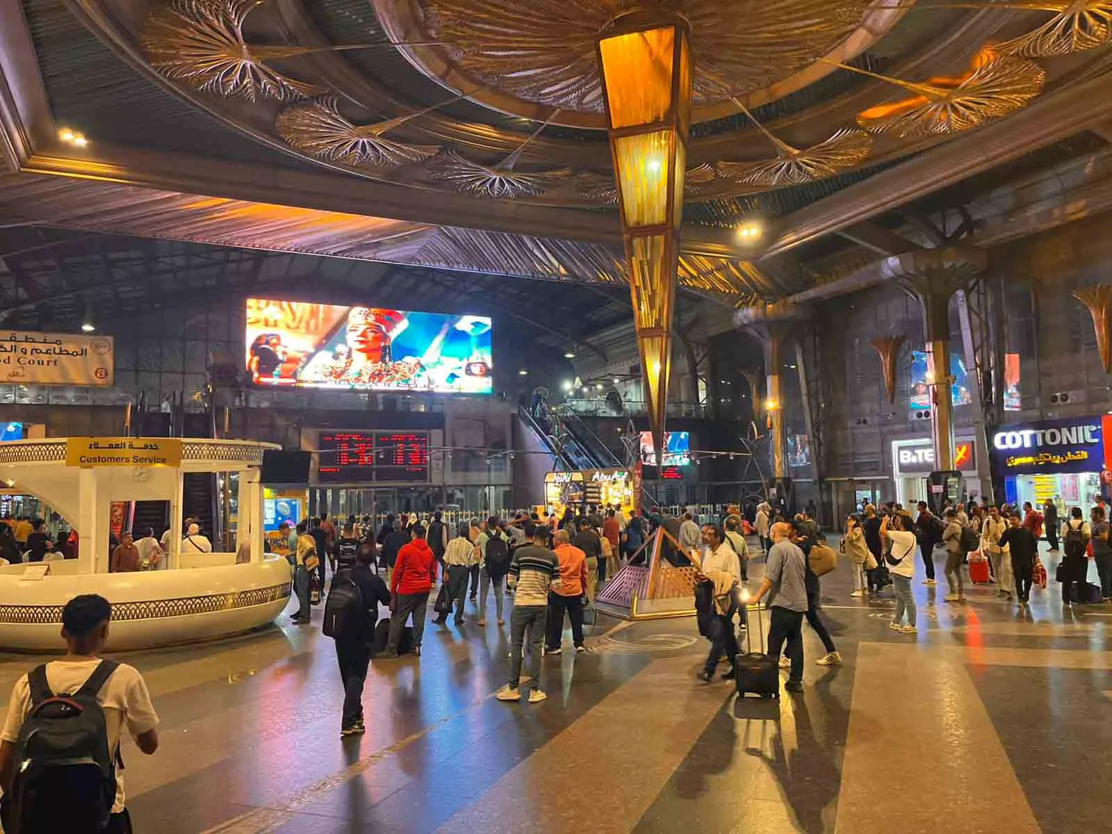 محطة مصر برمسيس تعرض افتتاح المتحف المصري الكبير (1)