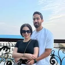 مي عز الدين تخطف الأنظار بإطلالاتها مع زوجها_9