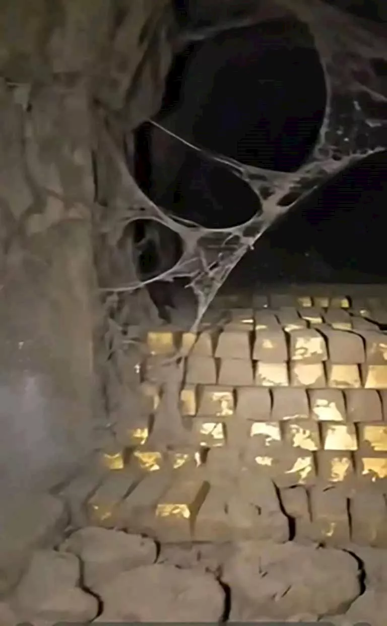 كنز داخل سرداب قديم