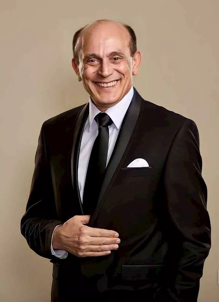 محمد صبحي يرقص على المسرح خلال تكريمه ويطمئن جمهوره على حالته الصحية_9