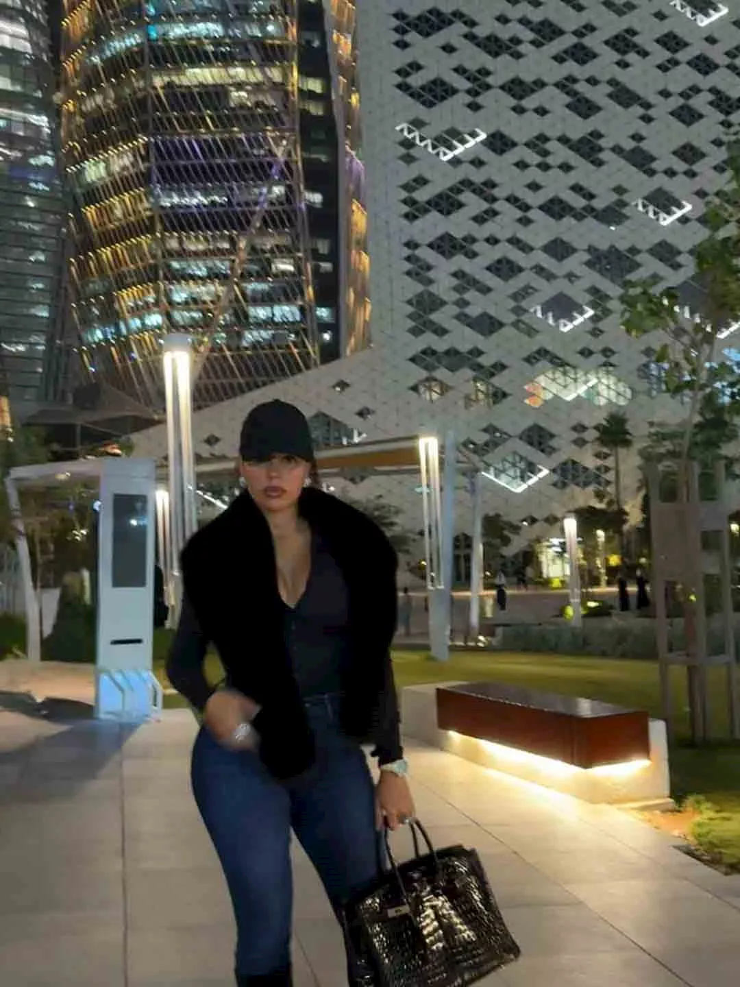 أحدث جلسة تصوير جريئة لـ جورجينا تخطف بها الأنظار على السوشيال ميديا_1