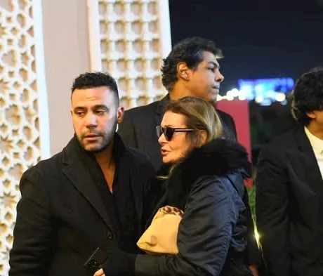 يسرا تقدم واجب العزاء في شقيقة الزعيم عادل إمام