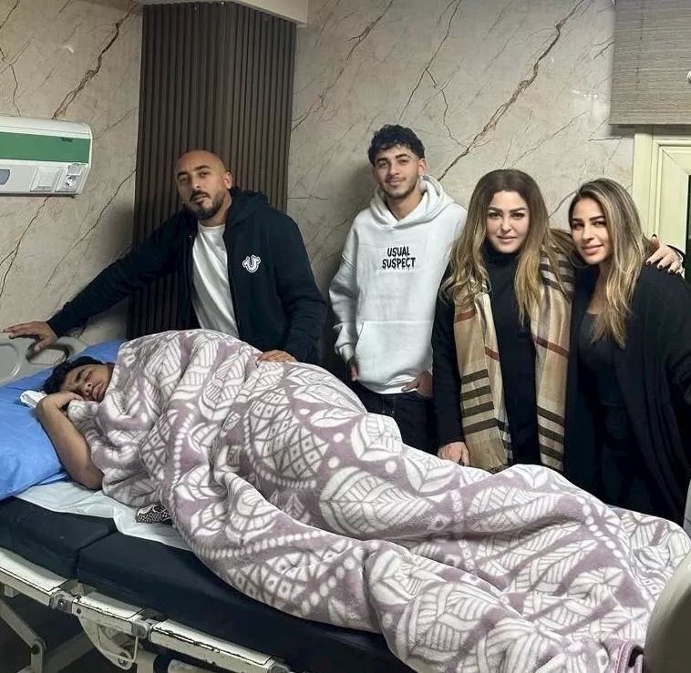 نهال عنبر تطب الدعاء لحفيدها