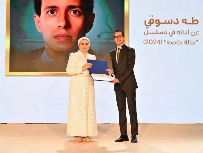 انتصار السيسي تكرم عددًا من الفنانين باحتفالية أسرتي.. قوتي_2