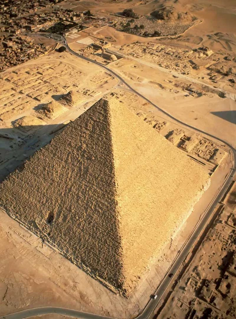 صورة جوية لهرم خوفو من الأسرة الرابعة