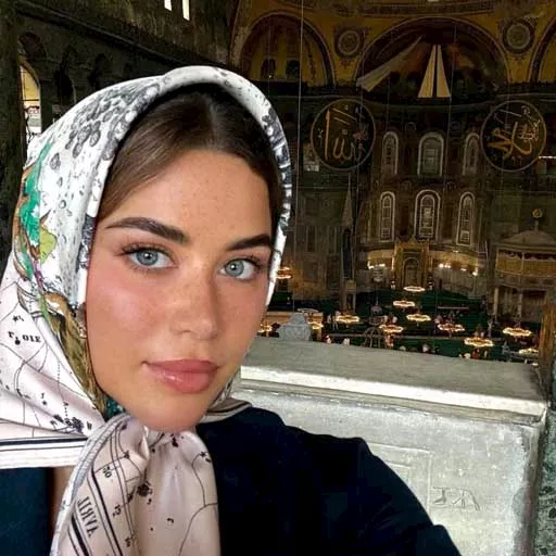 يارا السكري بالحجاب لأول مرة 