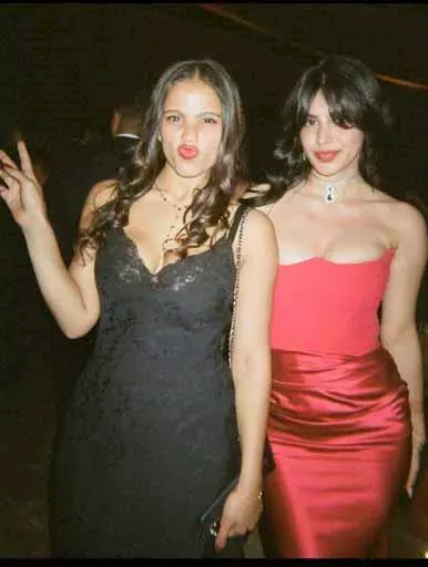ابنة عمرو دياب بإطلالة جريئة في حفل عشاء مع صديقتها بالأهرامات_2