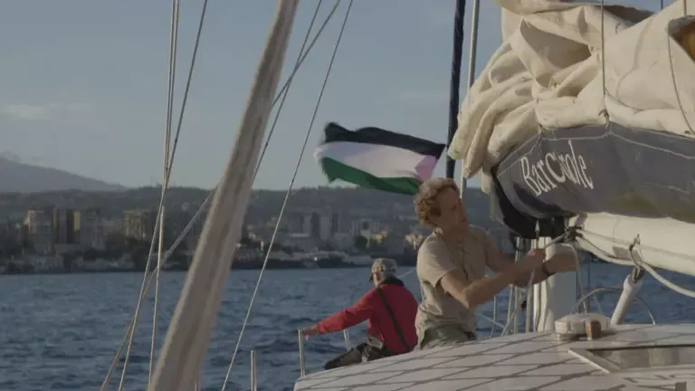 أحد طاقم السفينة 