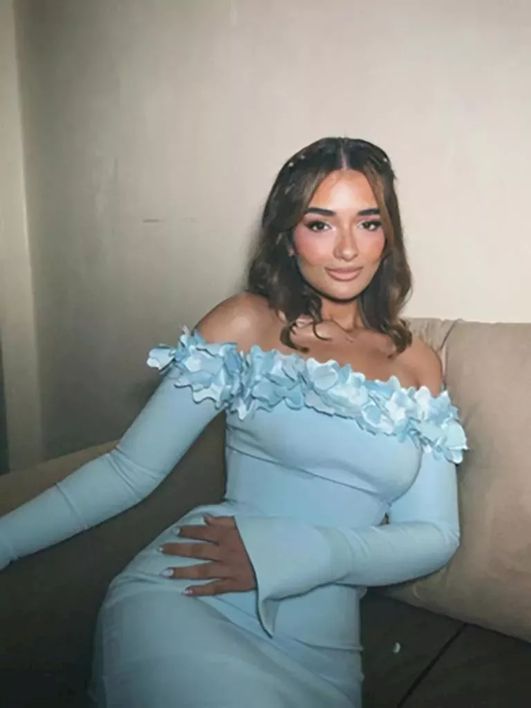 ملك زاهر تخطف الأنظار بإطلالة أنيقة_7