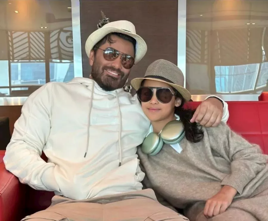 لماذا لا يرغب تامر حسني في دخول ابنته تاليا المجال الفني؟