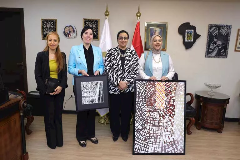 المستشارة أمل عمار تستقبل الرئيس التنفيذي لشركة أرتوداي لبحث سبل التعاون بين الجانبين  (2)