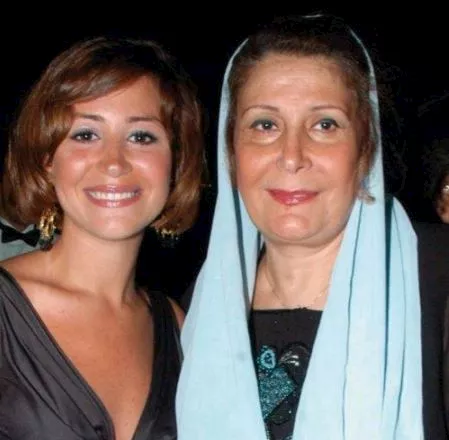 منة شلبي ووالدتها 3