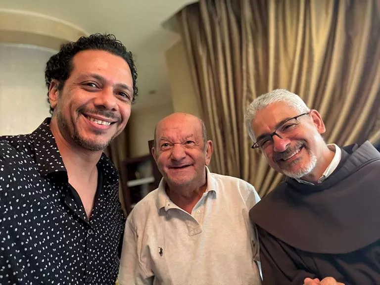 أول ظهور للفنان لطفي لبيب بعد خروجه من العناية المركزة 