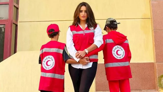زينة مع أولادها في الهلال الأحمر