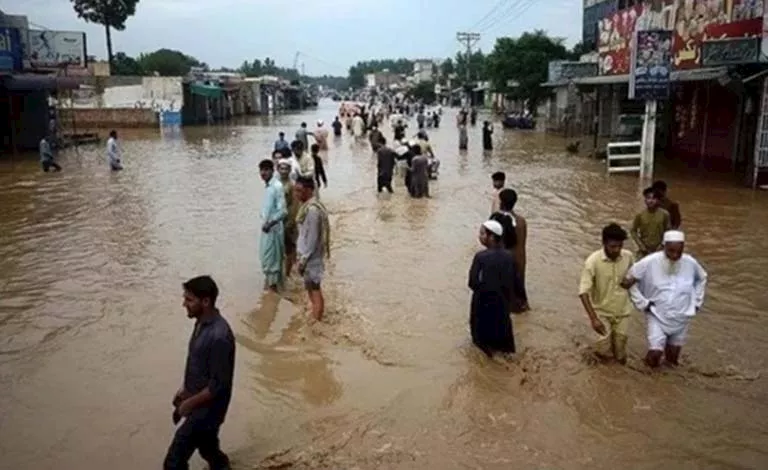 فيضانات مفاجئة شمال غرب باكستان (1)
