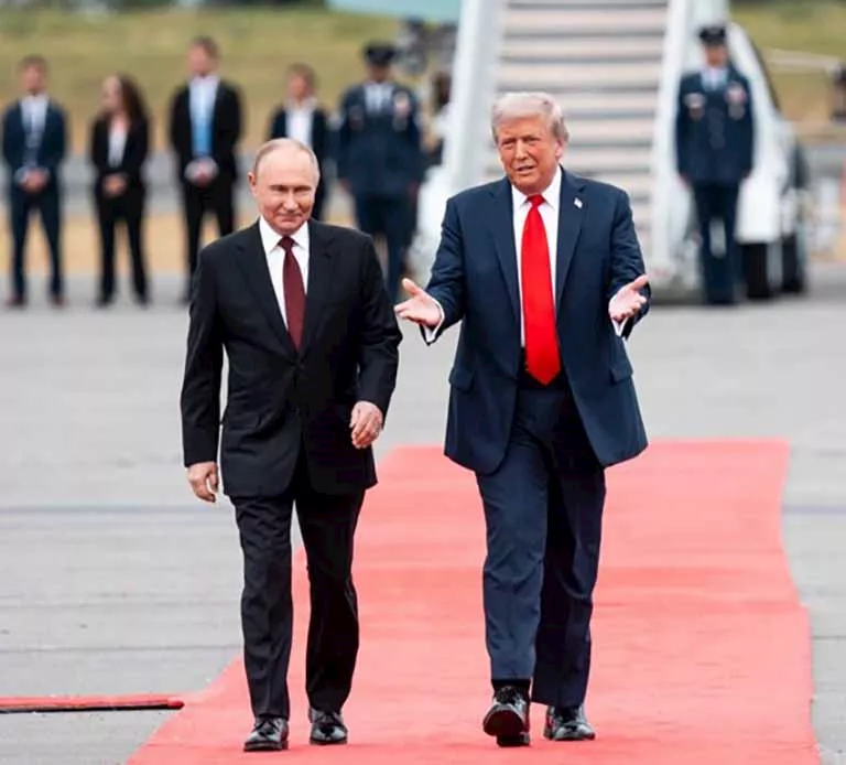 أبرز ما حدث في قمة ألاسكا بين بوتين وترامب