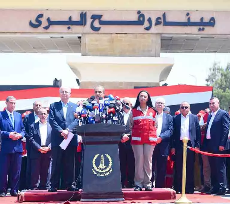 وزير الخارجية بدر عبد العاطى امام معبر رفح (1)