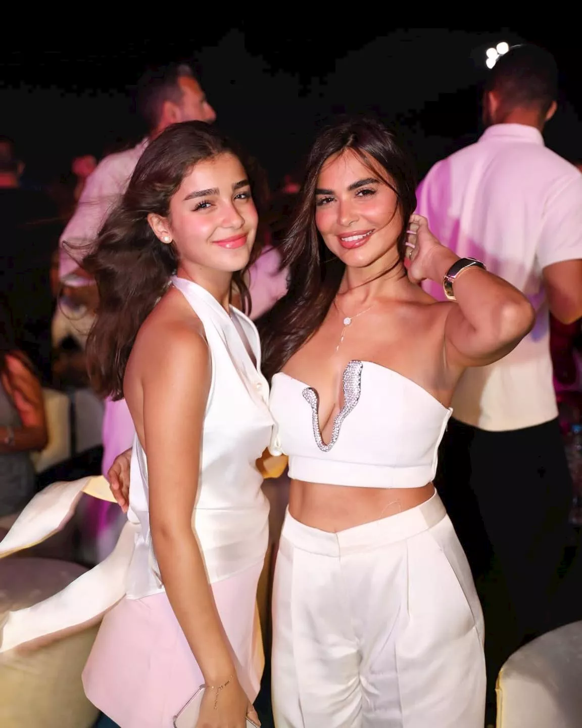 _. 25 صورة تكشف جمال بنات النجمات في المصيف