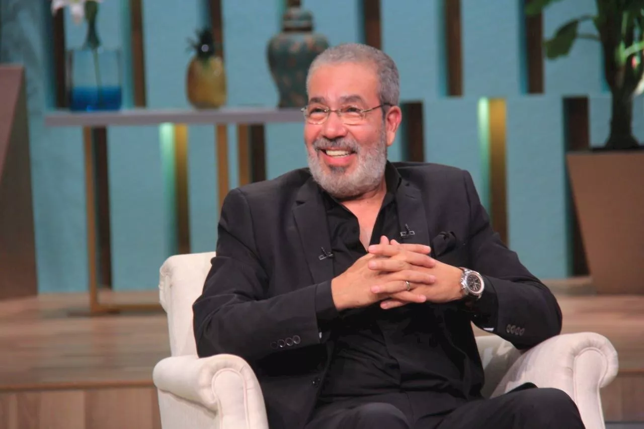 مدحت العدل يستعيد ذكريات صعيدي في الجامعة الأمريكية بعد 26 عامًا من عرضه الأول