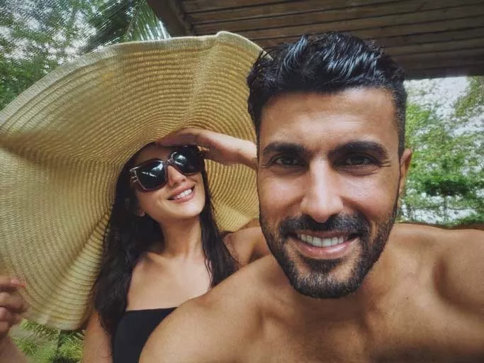 ما أحلاكم.. أحدث ظهور لمحمد سامي بصحبة زوجته مي عمر