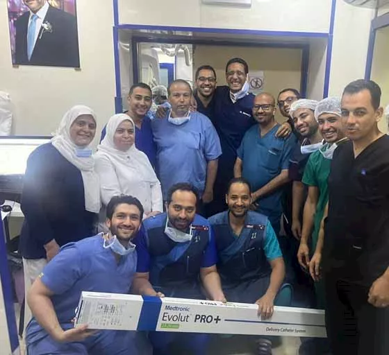 فريق طبي بطب القاهرة يجري أول تدخل من نوعه لتغيير الصمام الأورطي باستخدام تقنية القسطرة TAVI (1)