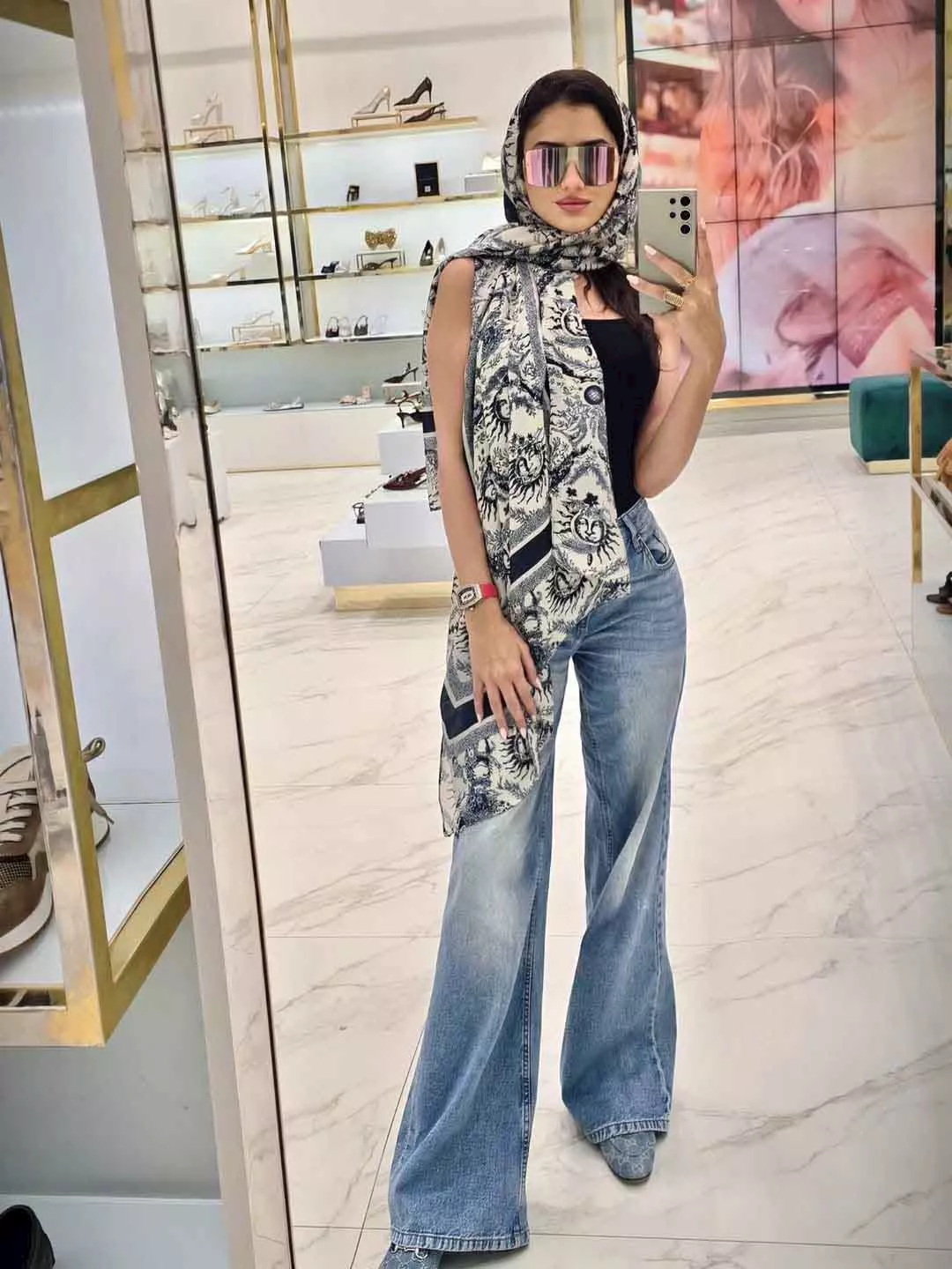 مي عمر تخطف الأنظار بإطلالة جديدة.__10