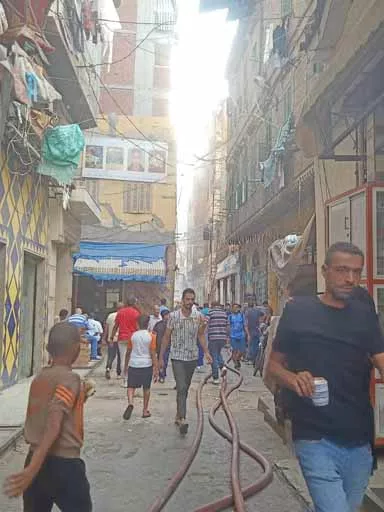 السيطرة على حريق منزل مهجور في حارة اليهود بالإسكندرية (1)