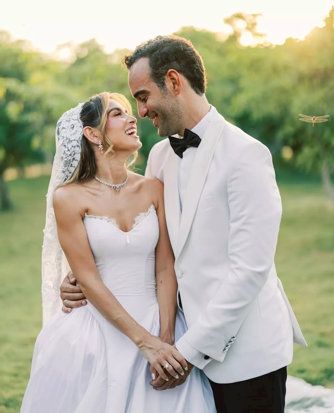 هاجر السراج تنشر 20 صورة من حفل زفافها.. وتوجه رسالة رومانسية لزوجها