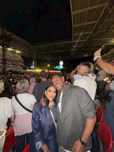 هاني فرحات مع زوجته من حفل كولدبلاي (1)