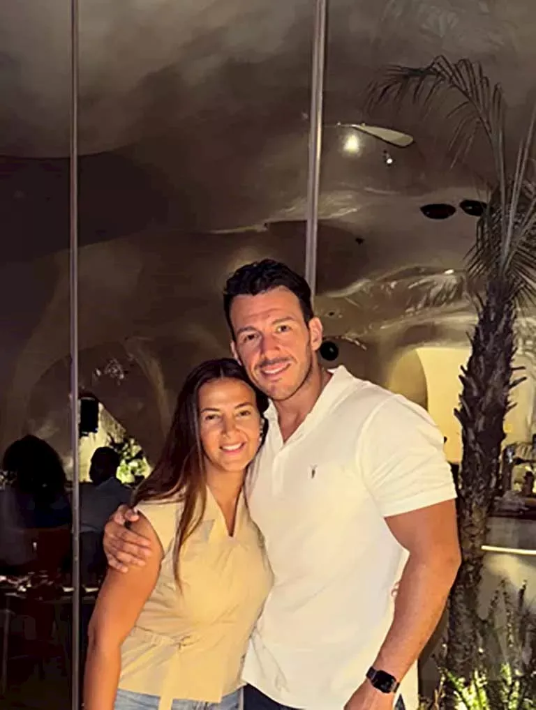 رامي رضوان ينشر صورة مع زوجته دنيا سمير غانم والجمهور بقيتوا شبه بعض_6