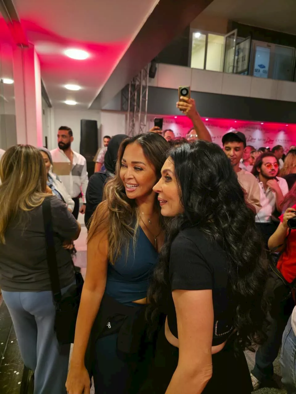 دينا تستقبل داليا البحيري في اكاديمية الرقص (1)_3