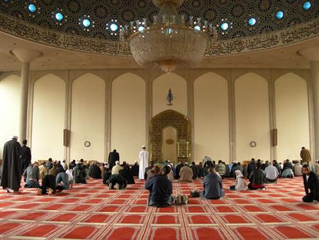 البحوث الإسلامية" يوضح حكم إلقاء السلام عند دخول المسجد وحك | مصراوى