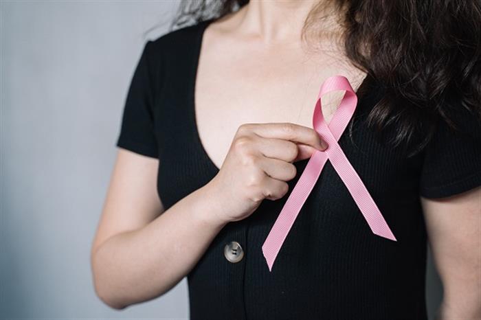 طبيب يحذر: هؤلاء النساء عرضة لسرطان الثدي "فيديو"