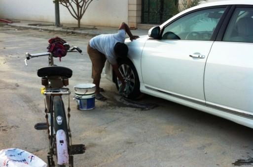 150 ريال مخالفة بحق من يغسل سيارته بالطرق العامة السعودية                                                                                             