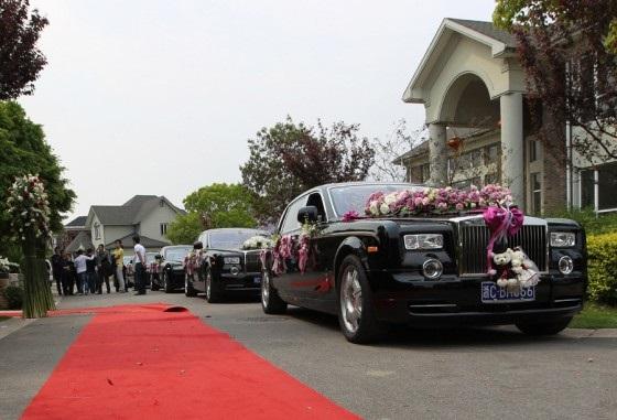 سيارات فارهة بحفل زفاف صينى                                                                                                                           